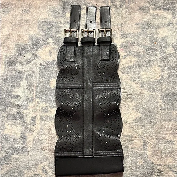 bebe Black Triple Buckle Belt - Picture 11 of 11